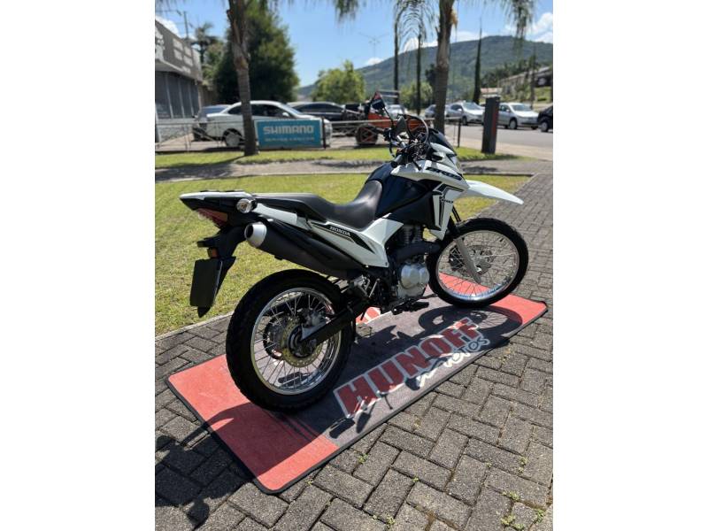 HONDA - NXR 160 - 2021/2022 - Branca - R$ 21.500,00