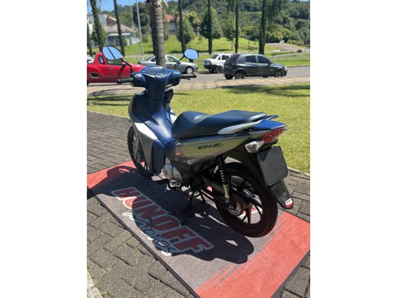 HONDA - BIZ 125 - 2021/2021 - Prata - R$ 15.900,00
