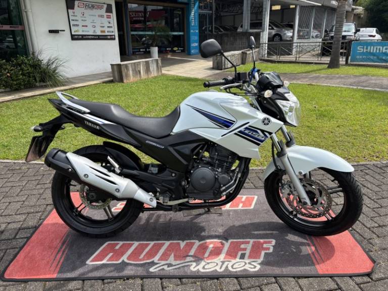 YAMAHA - FAZER - 2013/2014 - Branca - R$ 15.900,00